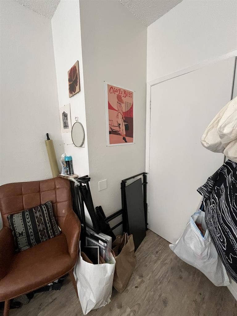 Room w/ Closet &amp; Personal Bathroom