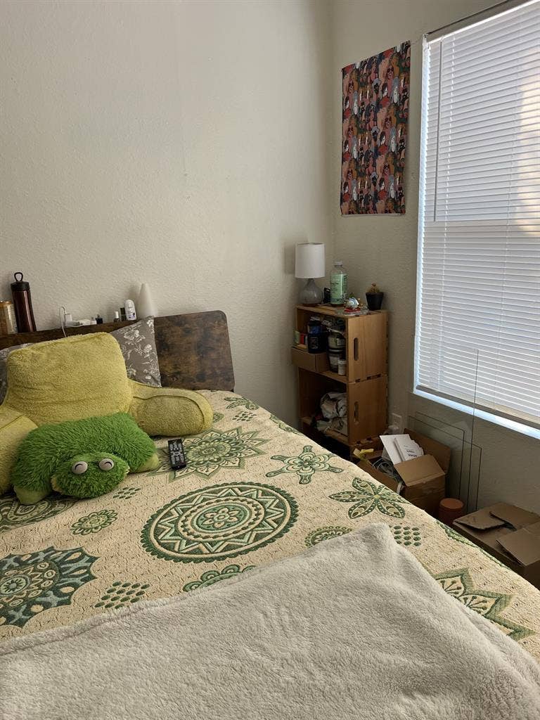 Room w/ Closet &amp; Personal Bathroom