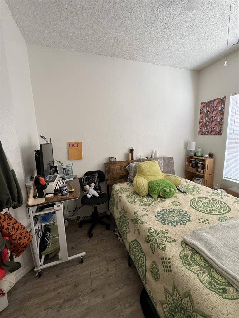 Room w/ Closet &amp; Personal Bathroom