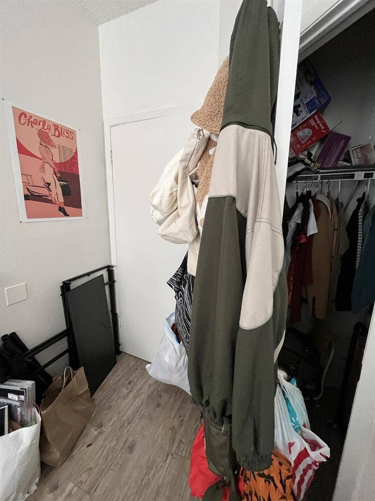 Room w/ Closet &amp; Personal Bathroom