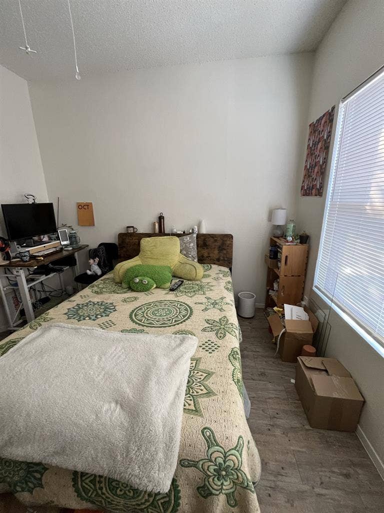 Room w/ Closet &amp; Personal Bathroom