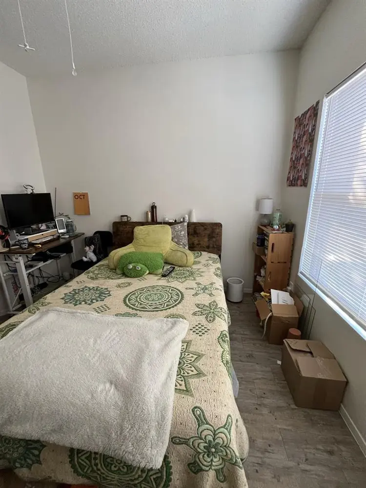 Room w/ Closet & Personal Bathroom