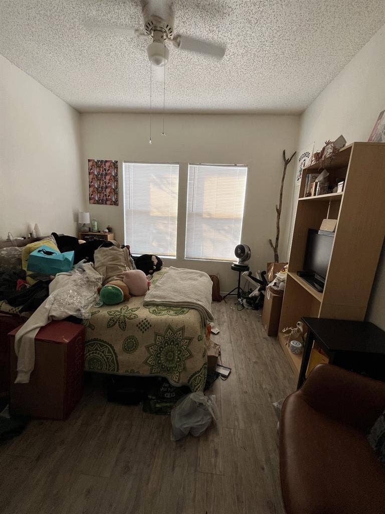 Room w/ Closet &amp; Personal Bathroom