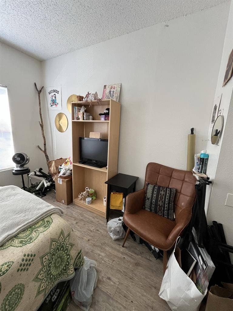 Room w/ Closet &amp; Personal Bathroom