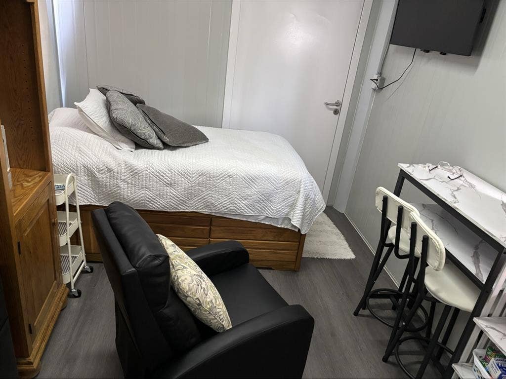 Cozy studio for 1 person no pet!! I