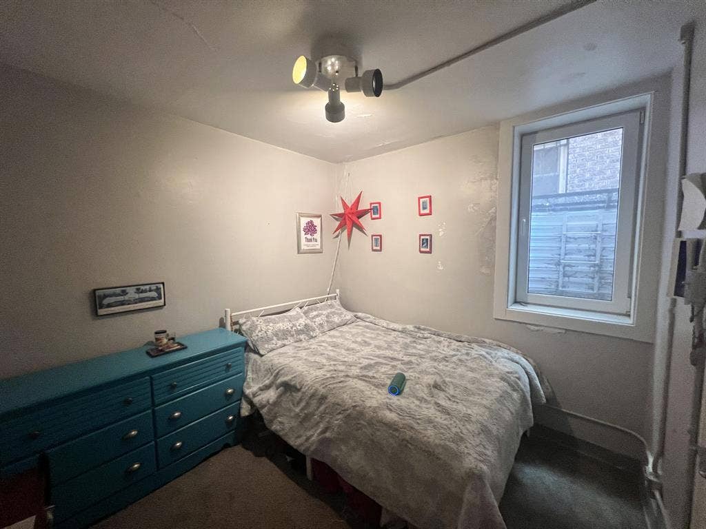 Looking for (F) roommate!