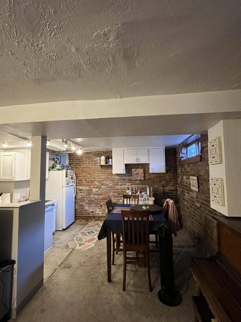 Looking for (F) roommate!