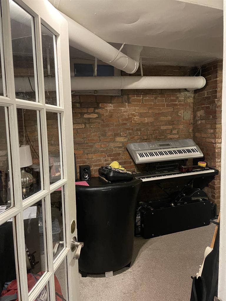 Looking for (F) roommate!