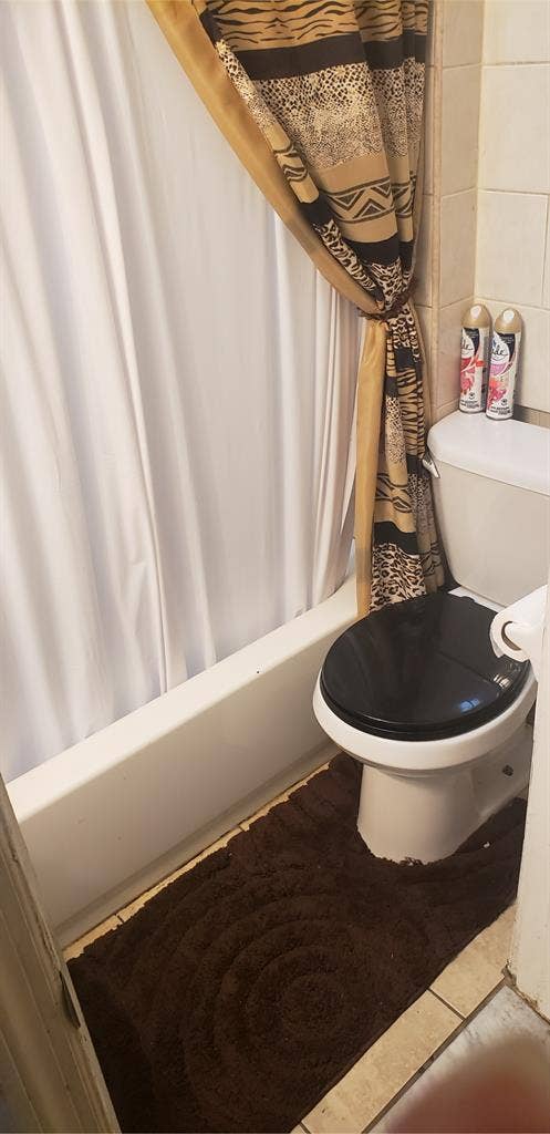 Spacious bedroom for one,Decent Fee