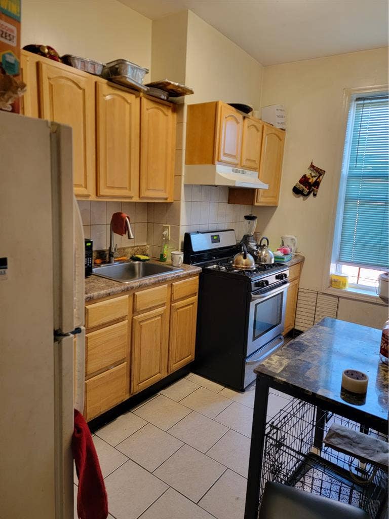 Spacious bedroom for one,Decent Fee