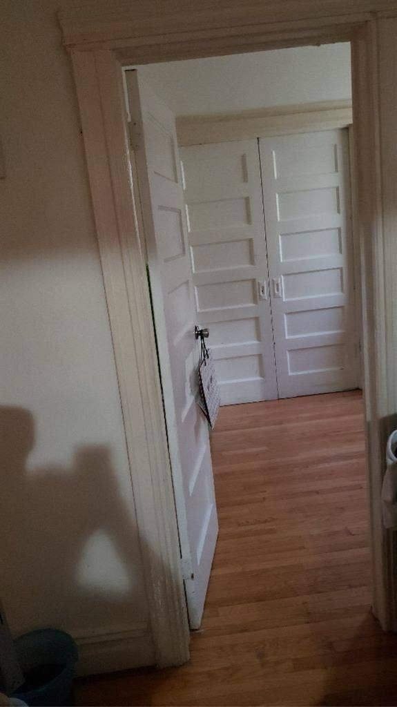 Spacious bedroom for one,Decent Fee