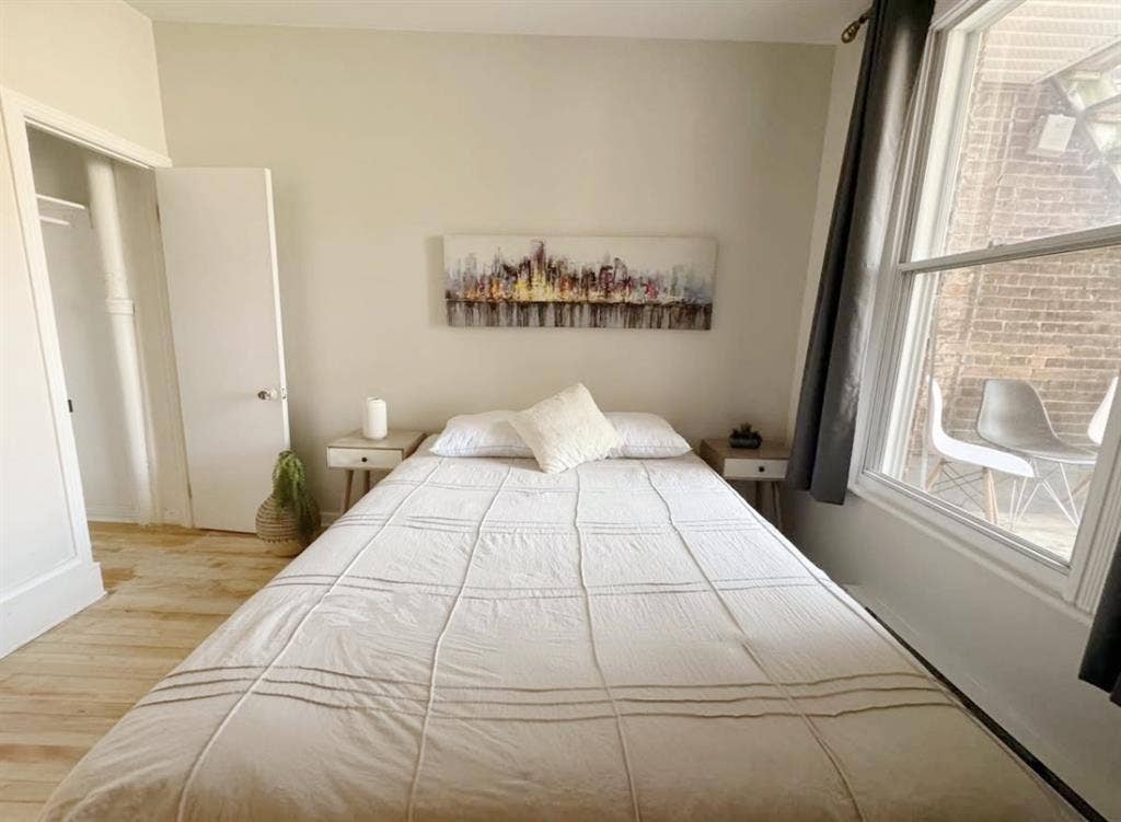 Bright comfortable bedroom for rent
