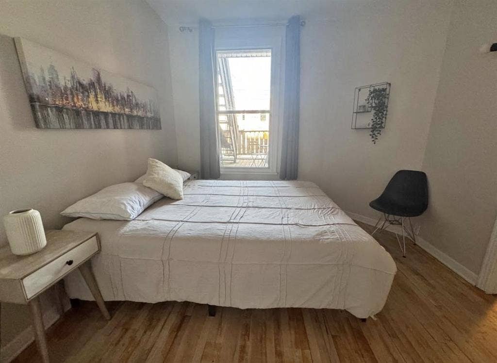 Bright comfortable bedroom for rent