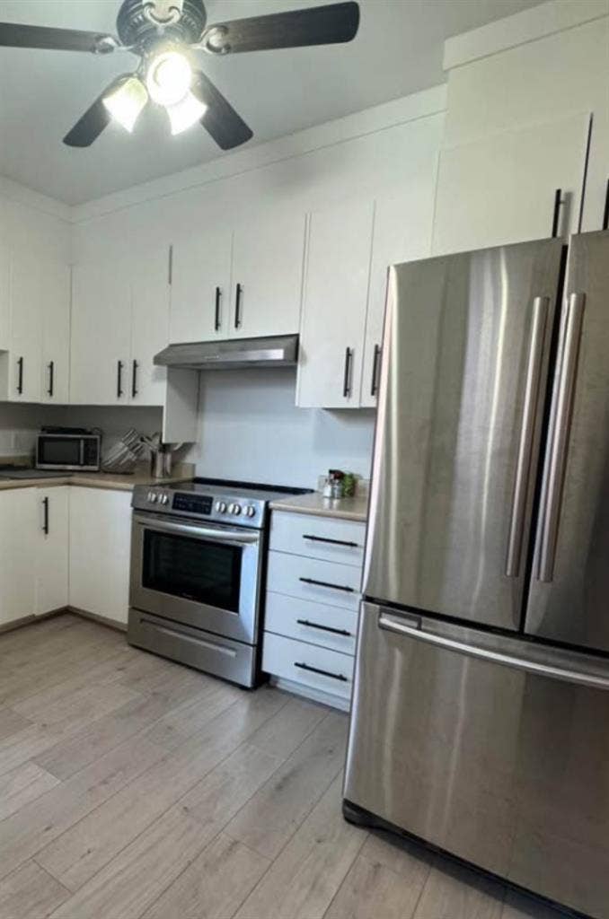 Bright comfortable bedroom for rent