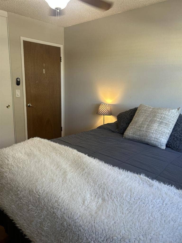 Bedroom for rent w/ shared bath