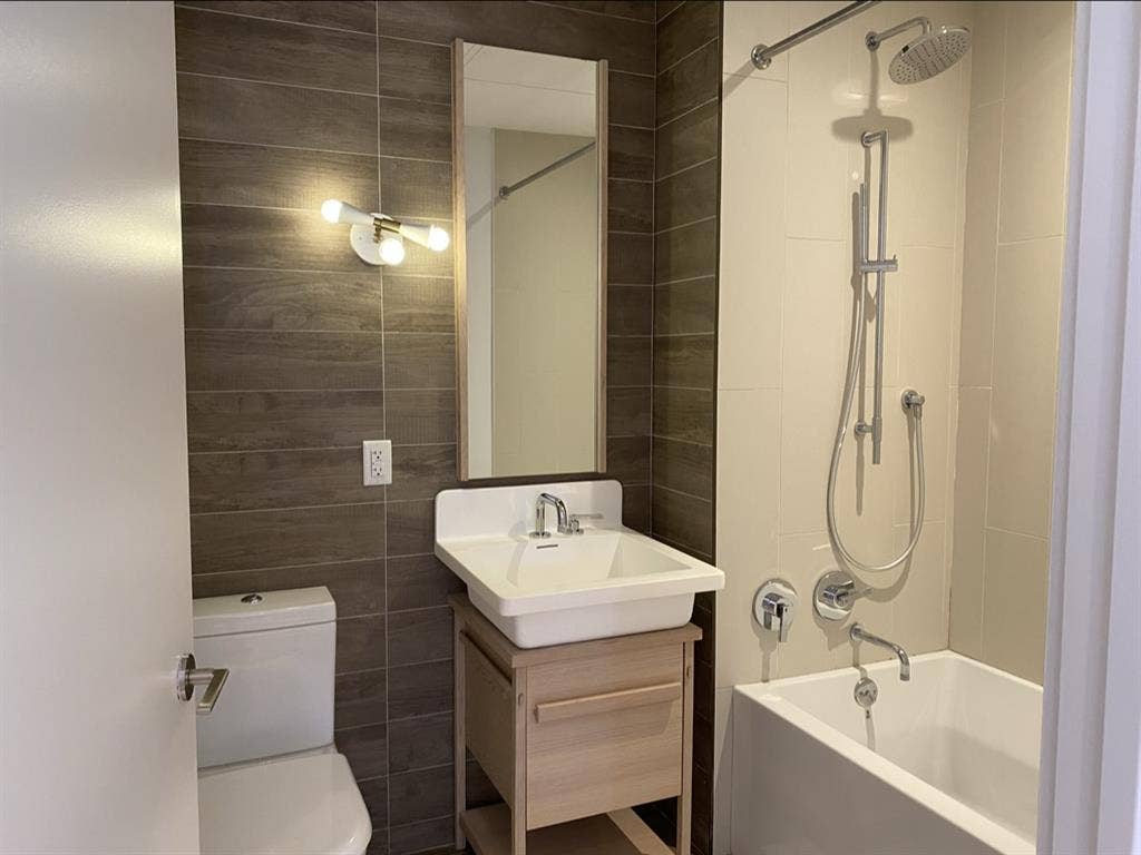 Looking for female roommate! 👯♀️