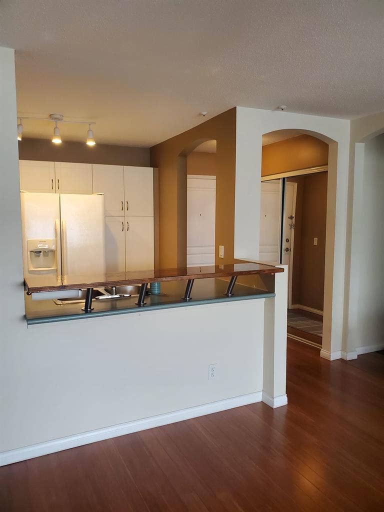 Quiet apartment close to transit