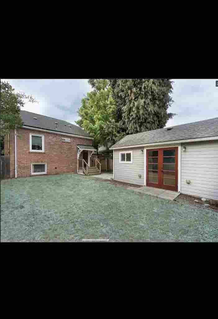 Room available in bath