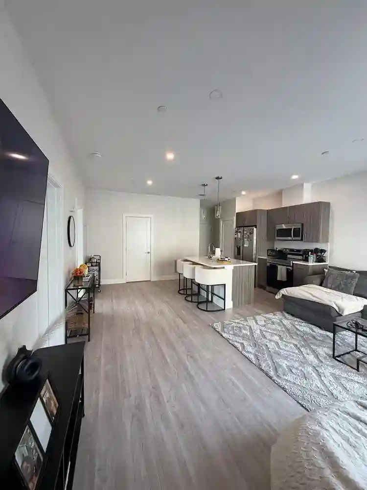 Room Available w/ Private Bathroom