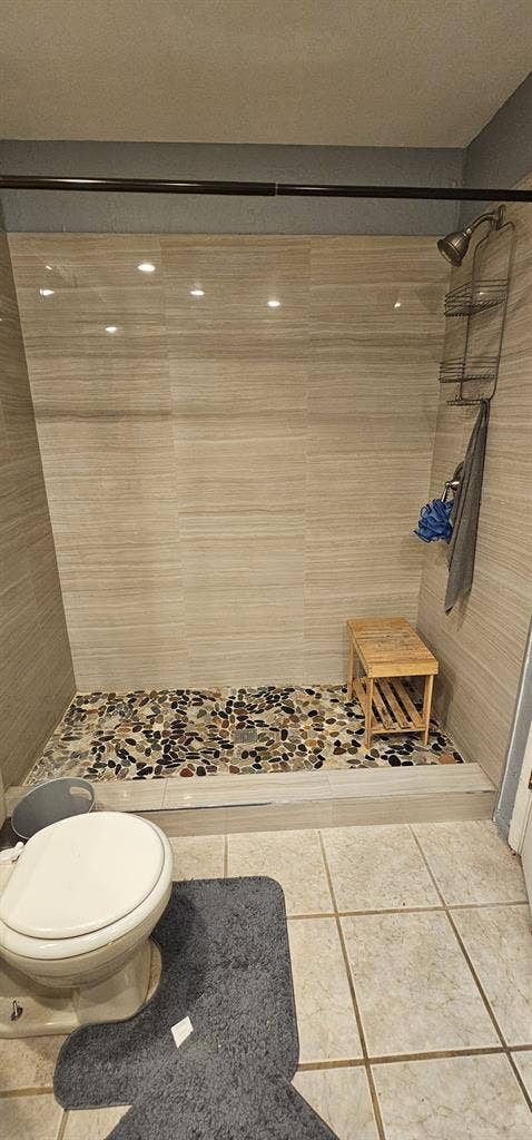 Master BR on quiet neighborhood.