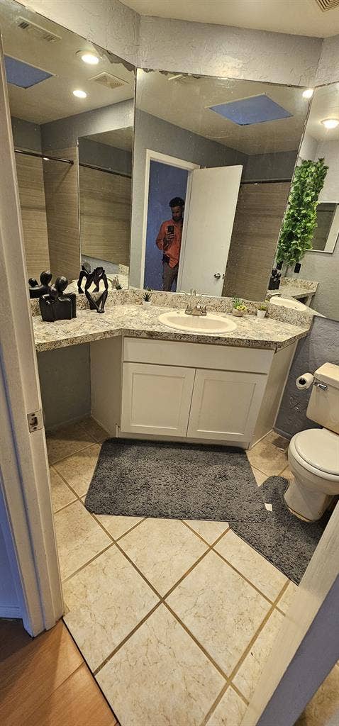 Master BR on quiet neighborhood.