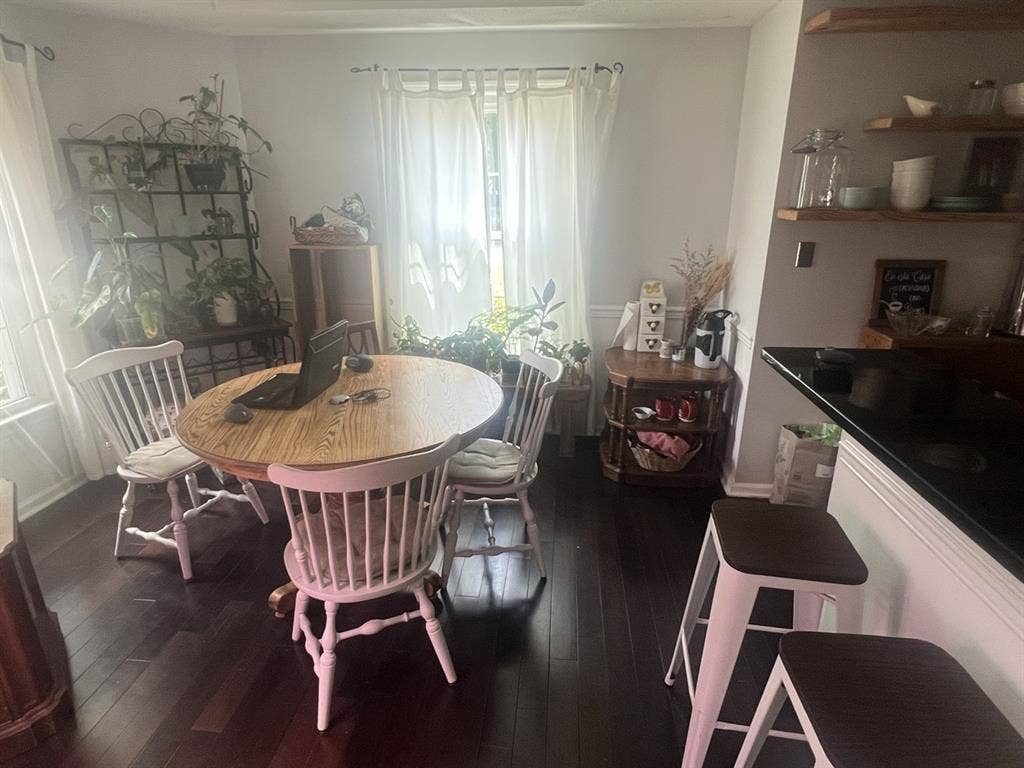 Furnished Room in Greenbrier