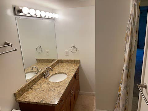 Room share available