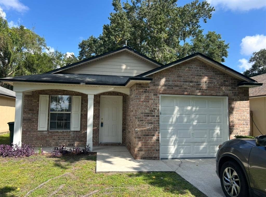 Looking For Female Roomate !!