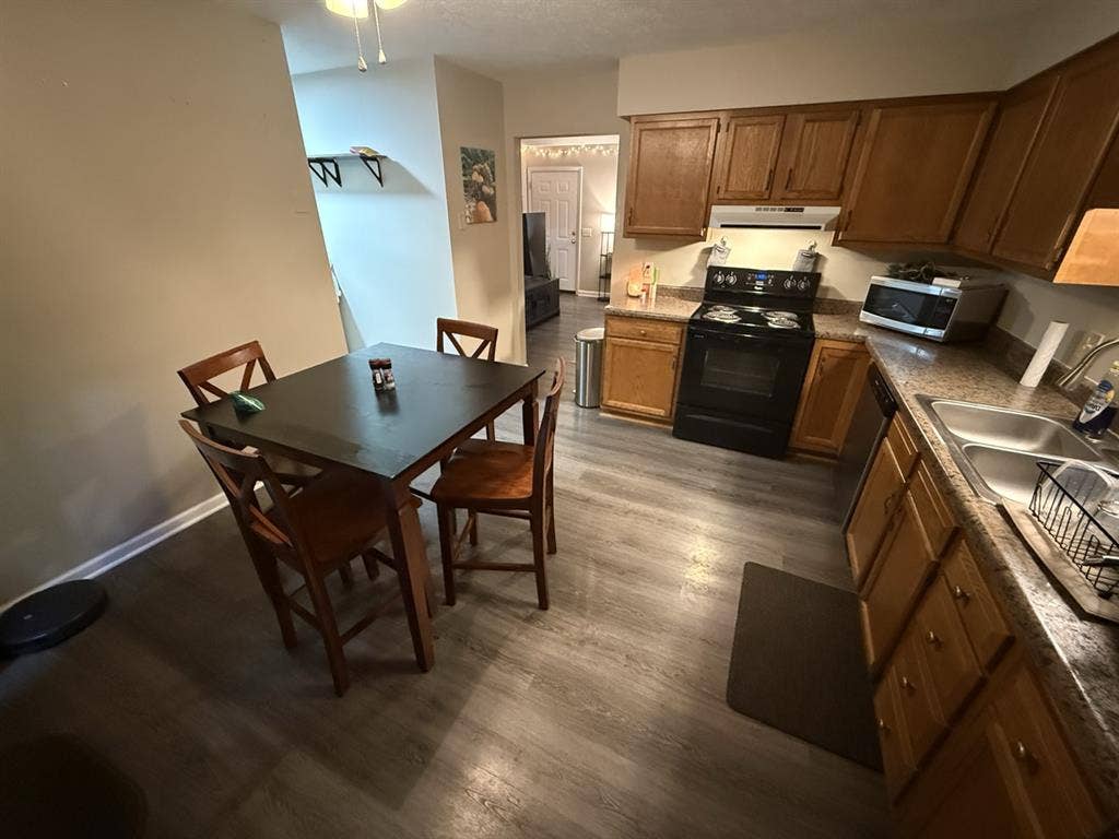 Looking for roommate