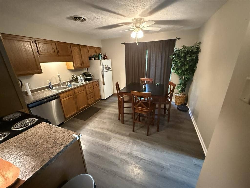 Looking for roommate