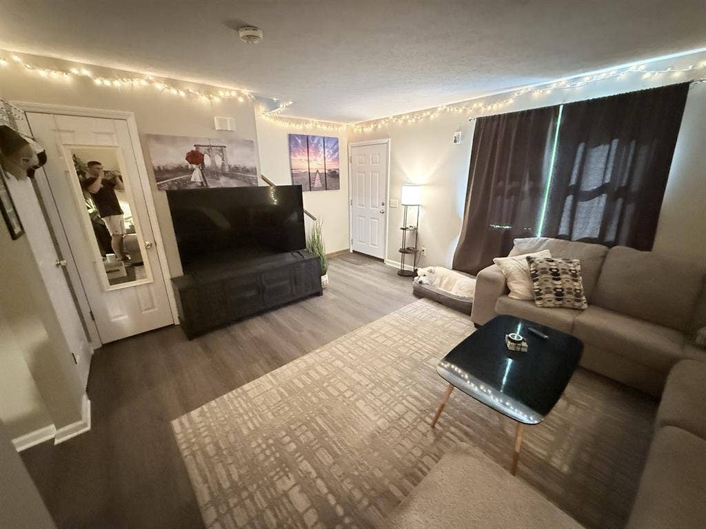 Looking for roommate