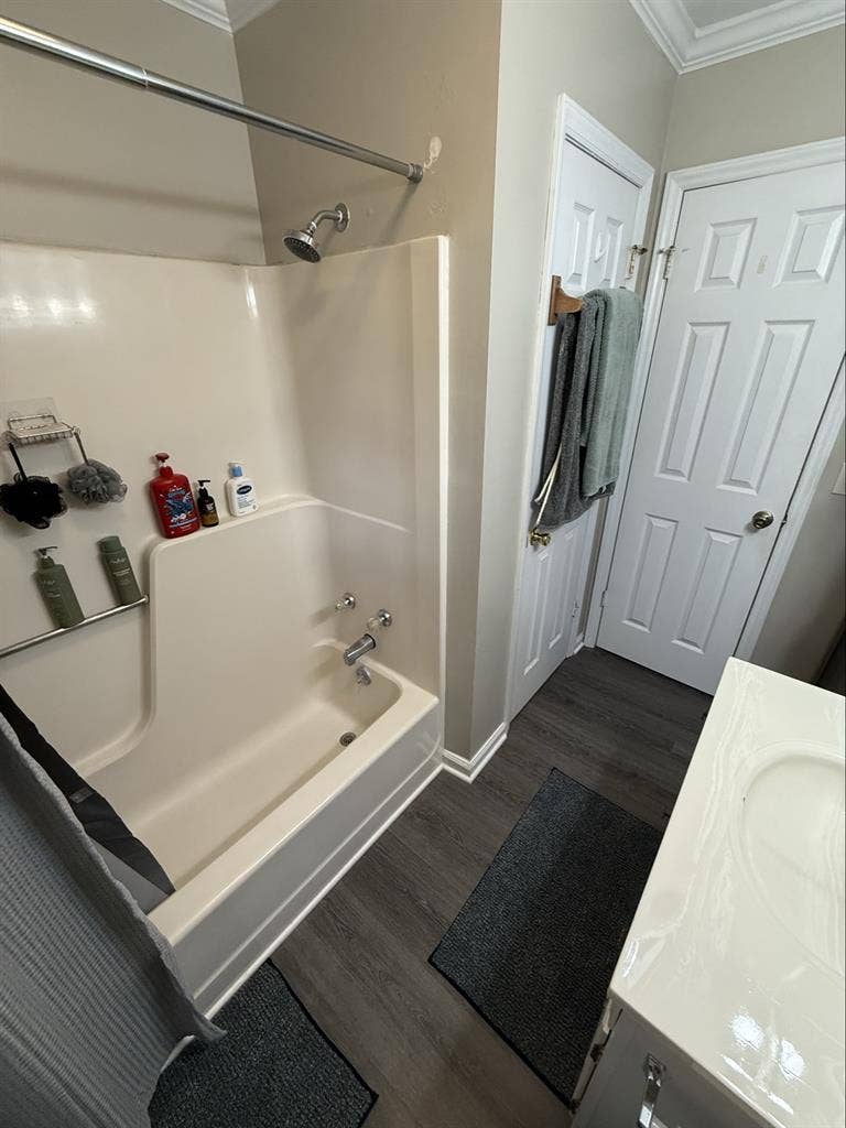 Looking for roommate