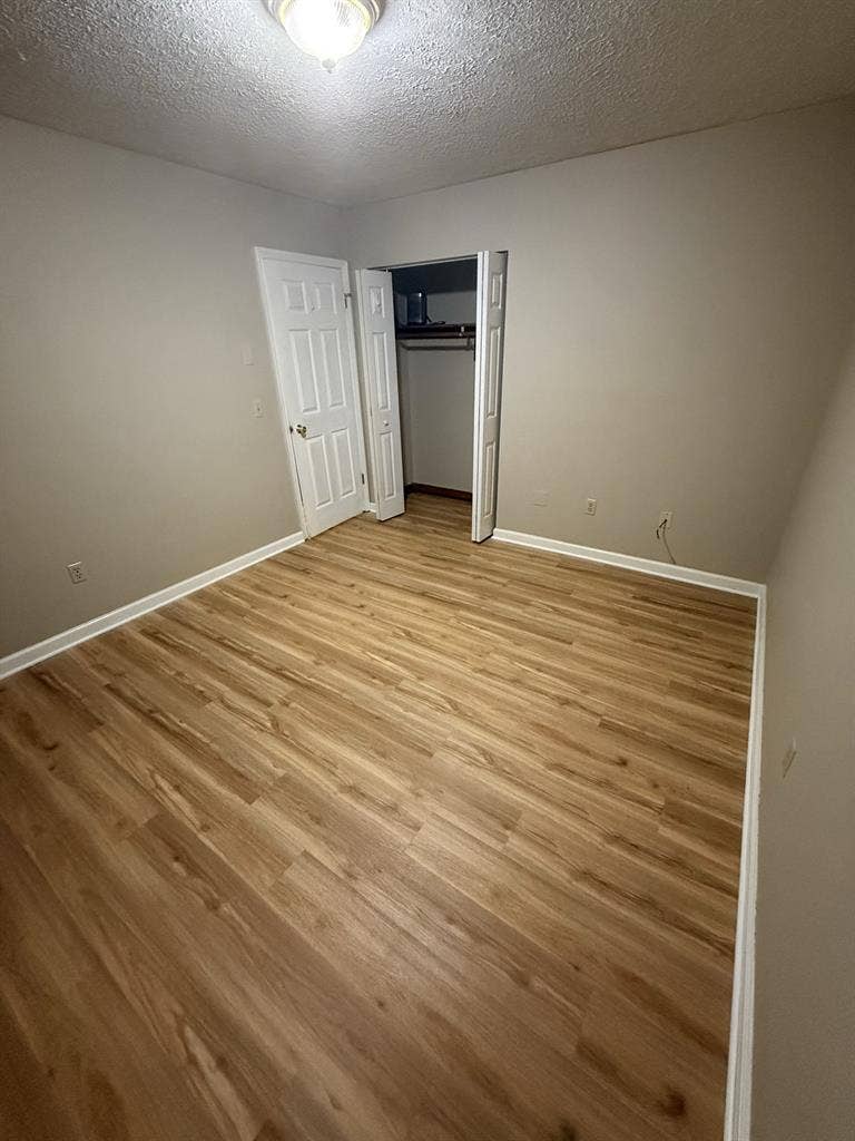 Looking for roommate