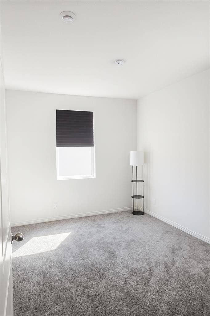 UnFurnished Room w/ Pool, Jacuzzi