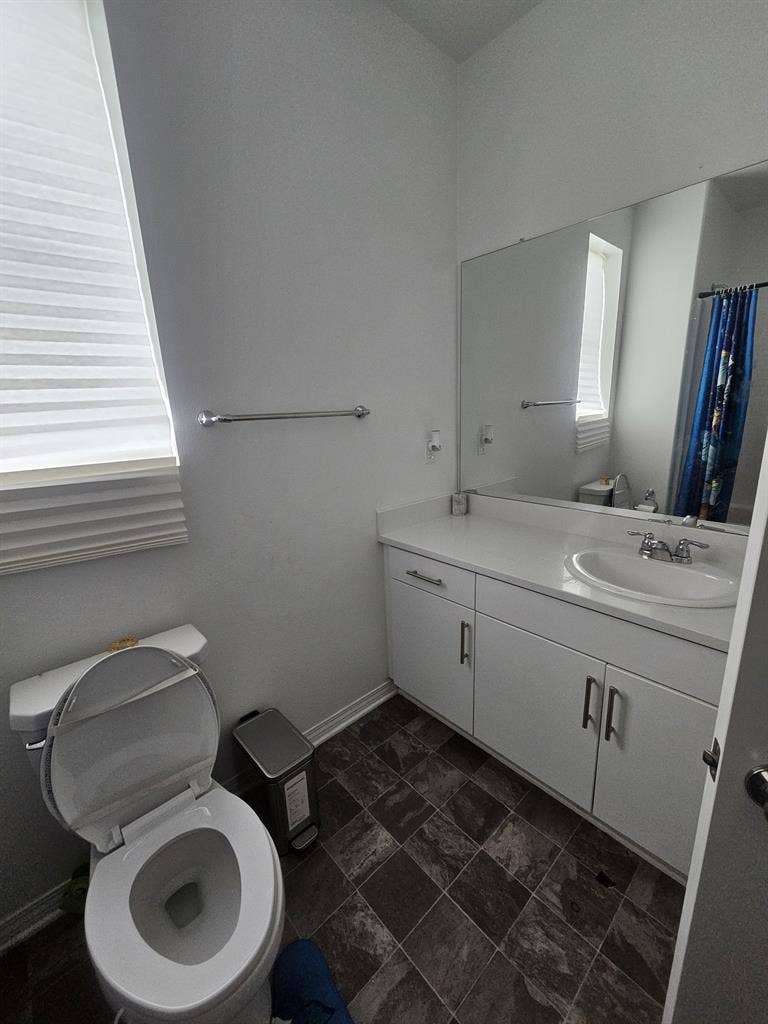 UnFurnished Room w/ Pool, Jacuzzi