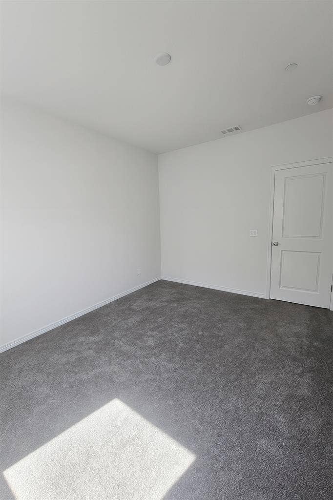 UnFurnished Room w/ Pool, Jacuzzi