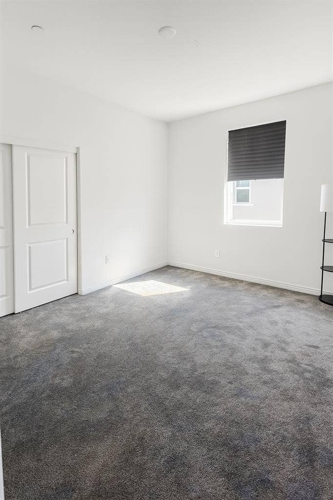 UnFurnished Room w/ Pool, Jacuzzi