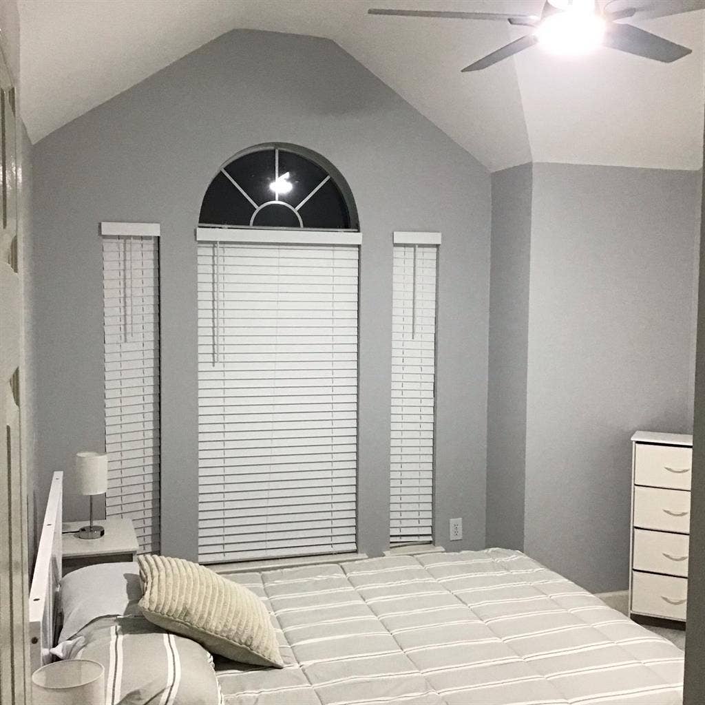 Looking for a female roommate