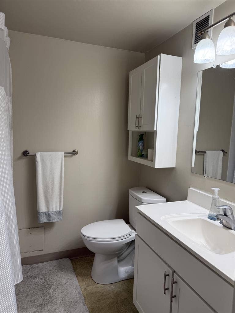 Room available for rent in Medford!