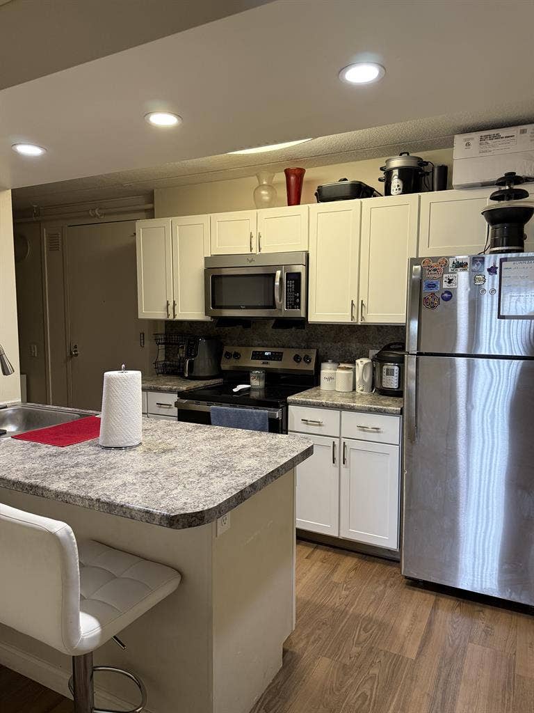 Room available for rent in Medford!