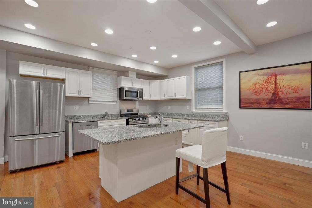 *Huge Room in Petworth - $**