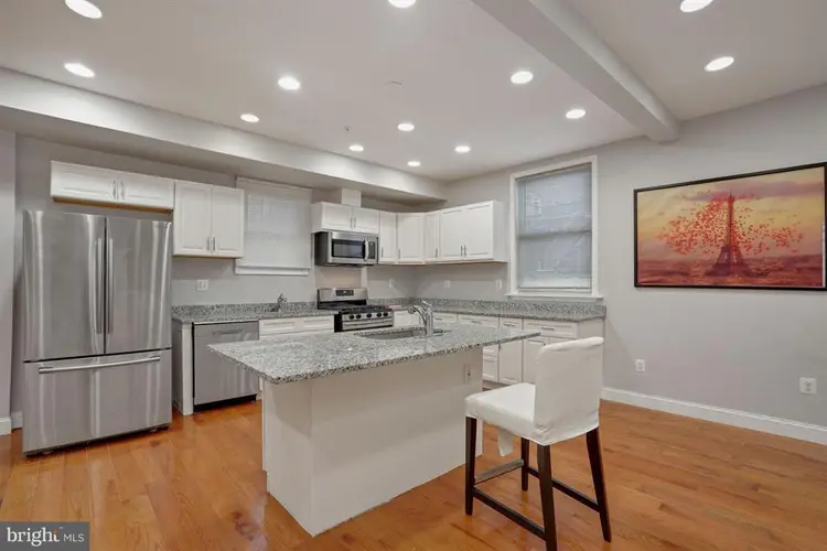 *Huge Room in Petworth - $**