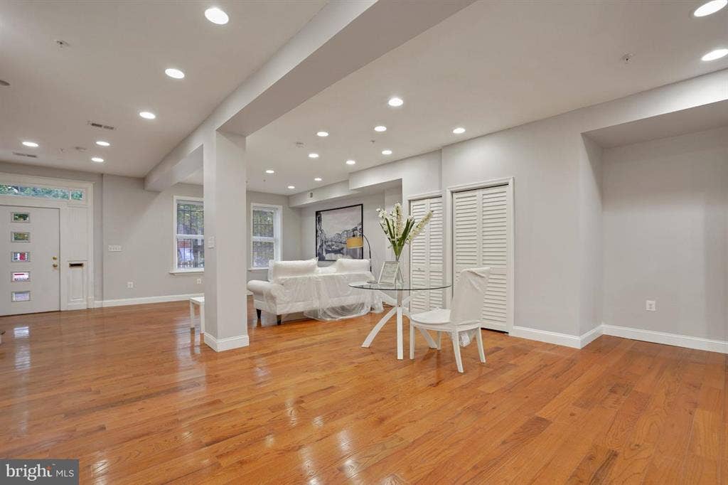 *Huge Room in Petworth - $**