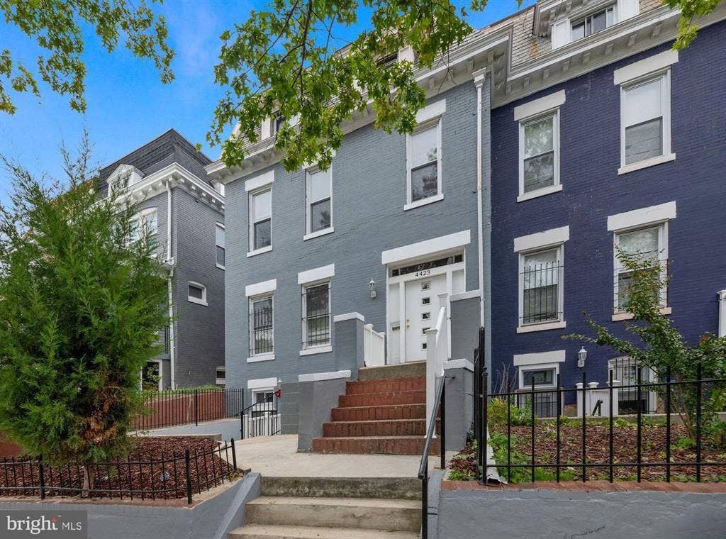 *Huge Room in Petworth - $**