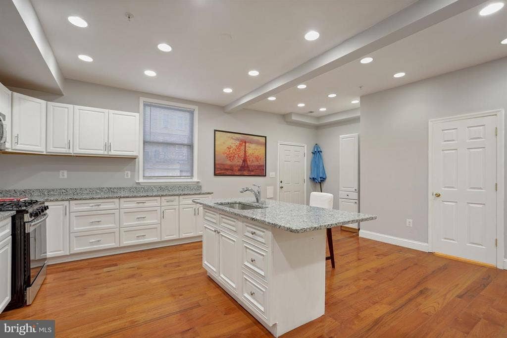 *Huge Room in Petworth - $**