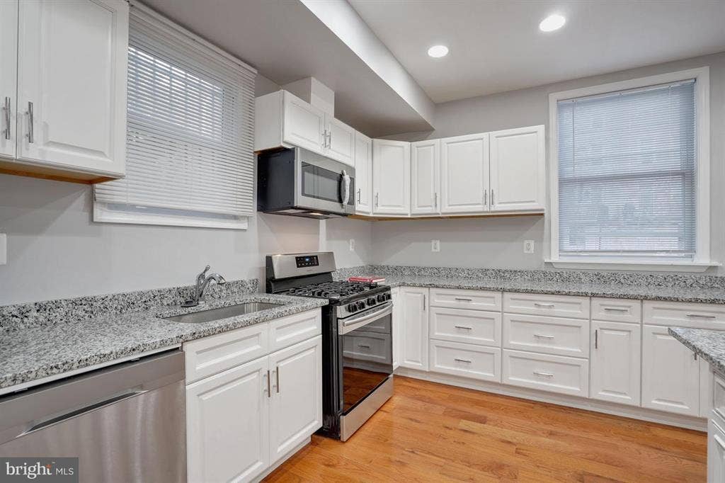 *Huge Room in Petworth - $**