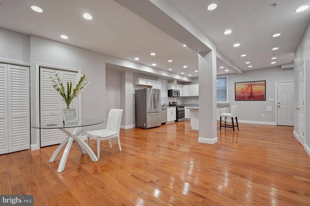 *Huge Room in Petworth - $**