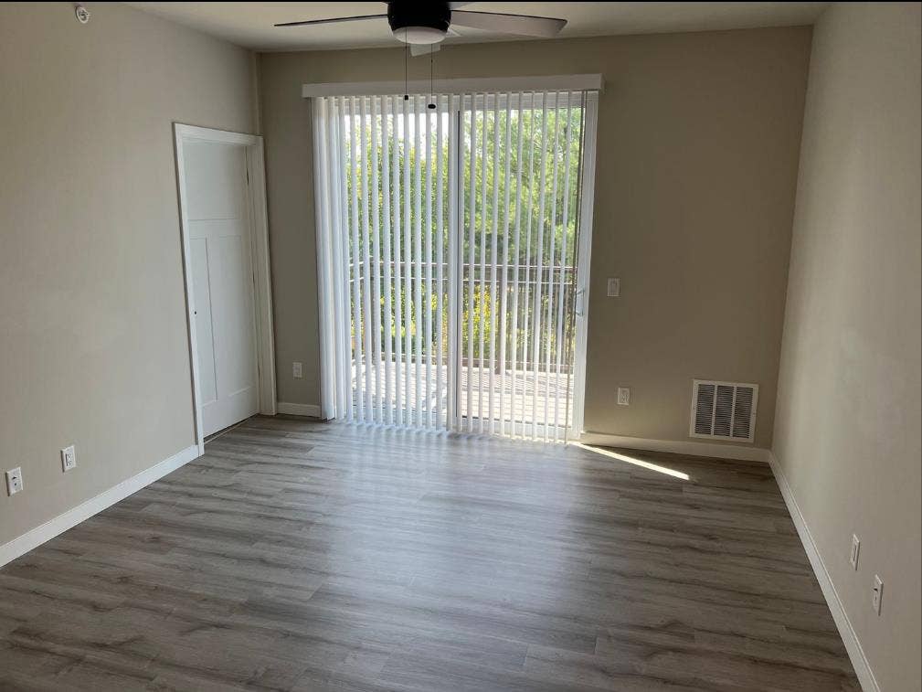 Looking for a subleaser!!