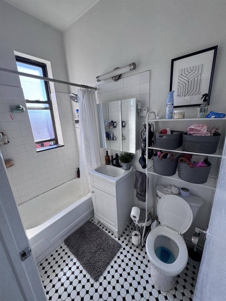 Sunlit Private Bedroom UWS