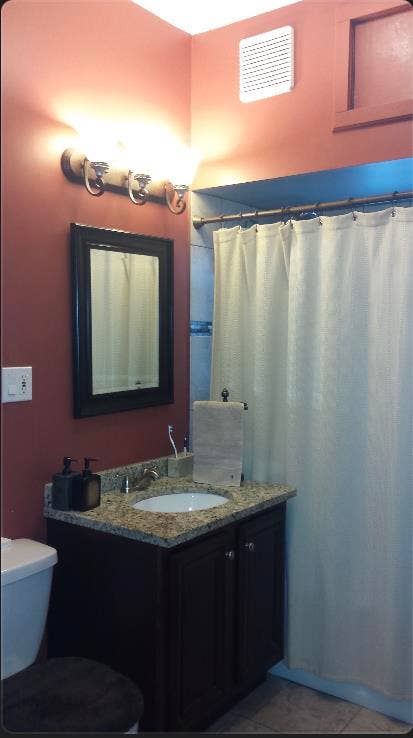 Clean Spacious Room Lovely Home